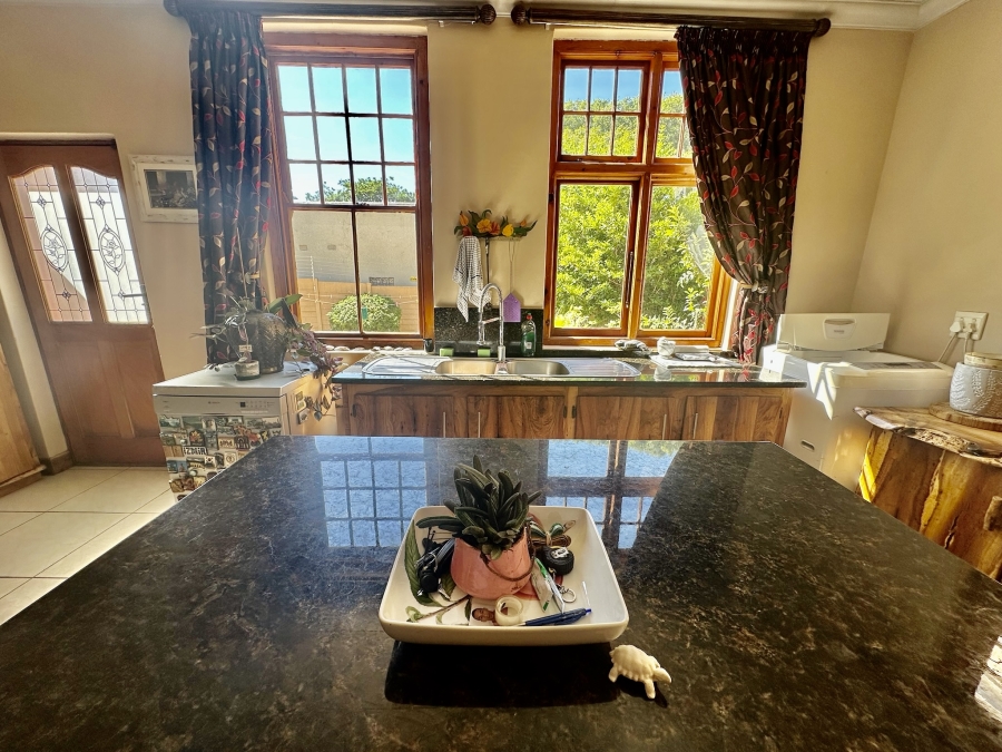 5 Bedroom Property for Sale in Mill Park Eastern Cape